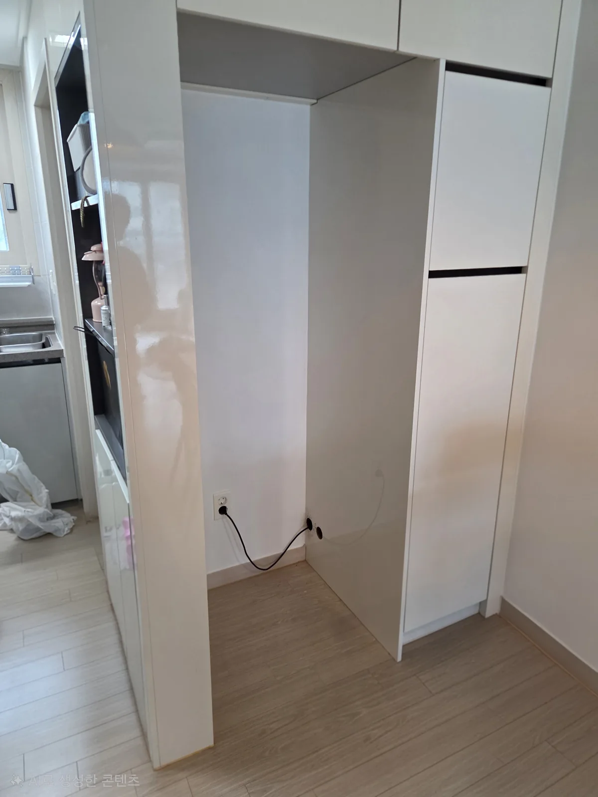 냉장고 자리 전자제품 수납장 시공 시공 전 — 부평구 삼산동